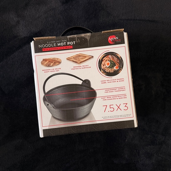 Asian Fusion Series 2 Liter Cast Iron Noodle Hot Pot With Wooden Lid & Trivet - Picture 2 of 2